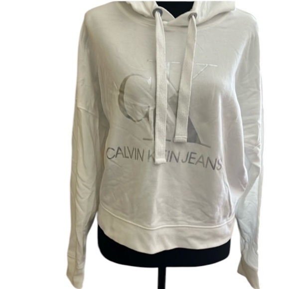 Calvin Klein Jeans
Cropped Hoodie​​ in White with Silver Graphics - Picture 1 of 9